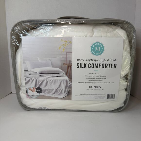 Martha Stewart 300 Thread Count 100% Long Staple Silk Comforter Full/Queen - Picture 1 of 6